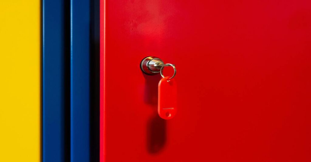 Solo Travel Hostels Guide: Stay Safe & Travel Fearlessly: tips for staying safe in hostels