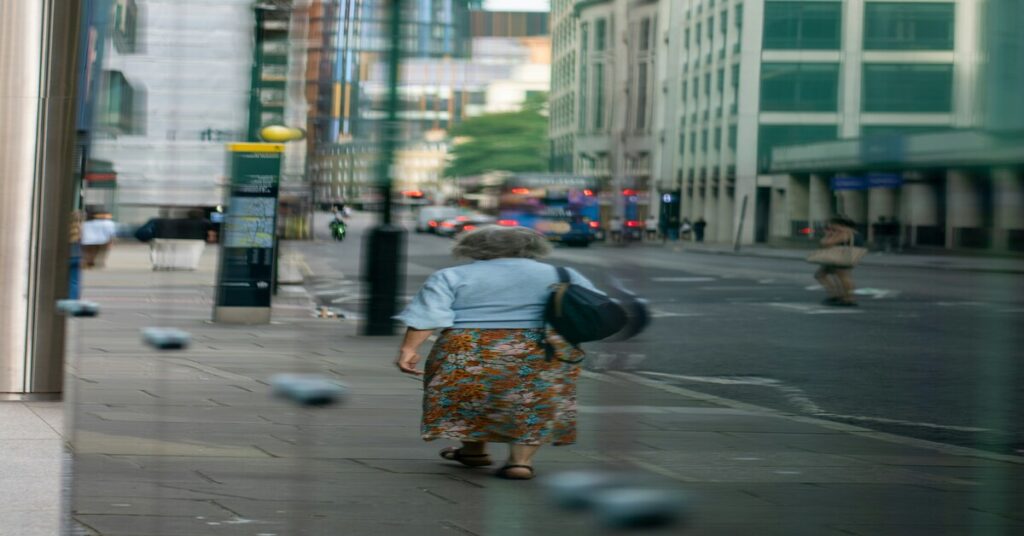 How to Travel Alone for the First Time: Smart & Fearless 5 How to Travel Alone for the First Time: Smart & Fearless: Solo traveler staying safe and confident while exploring a city