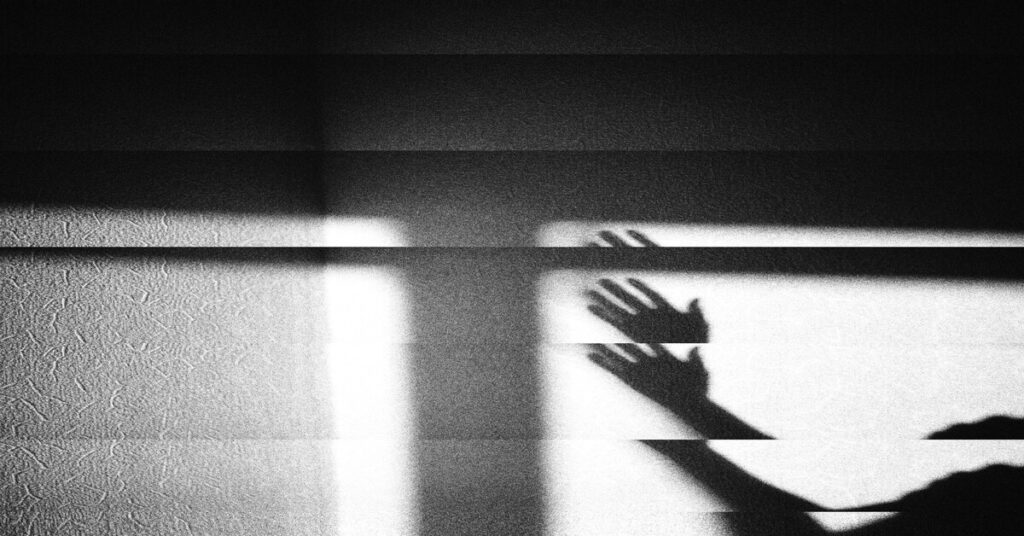 Solo Travel Planning Guide: 10 Steps to Travel Smarter - map of beginner-friendly destinations for US/UK solo travelers with scoring infographic