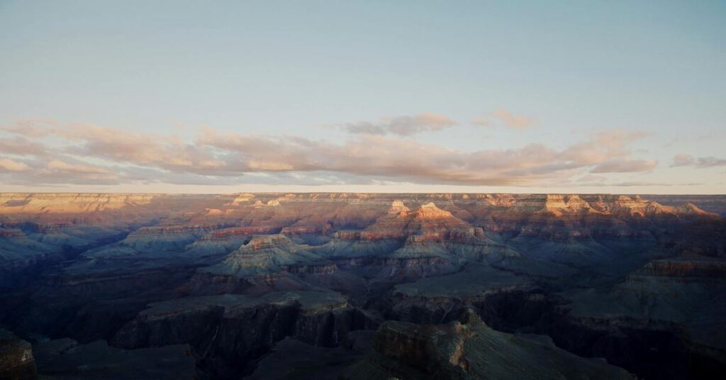 Reverse Solo Touring: Outsmart Crowds & Explore US Quietly 3 Grand Canyon sunrise empty viewpoint overlook