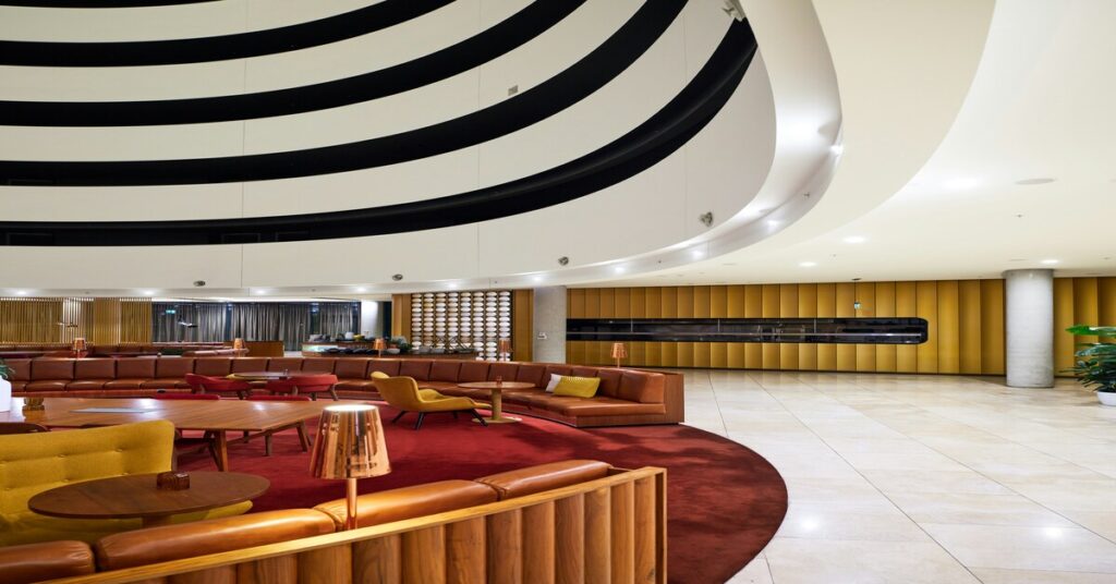 Reverse Refund Deals: Unlock Hidden Flight & Hotel Savings 5 Refund Deals: Unlock Hidden Flight & Hotel Savings lets solo travelers claim hotel price drop refunds easily