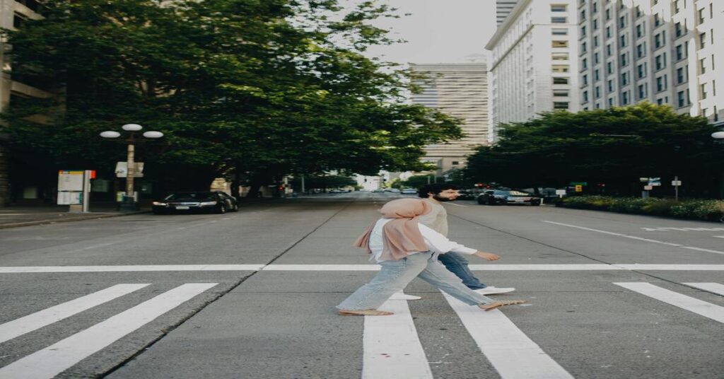 US Solo Travel Destinations with Built-In Fun & Connections: Connect and Make Friends Naturally