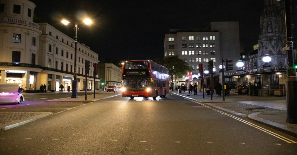 24 Hour Solo Tour Method: Travel Smart, Feel Free city-based solo tour design using walking routes