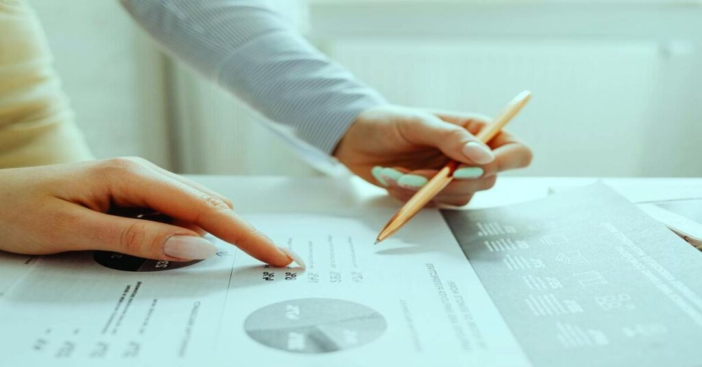 decision making travel booking hotel comparison