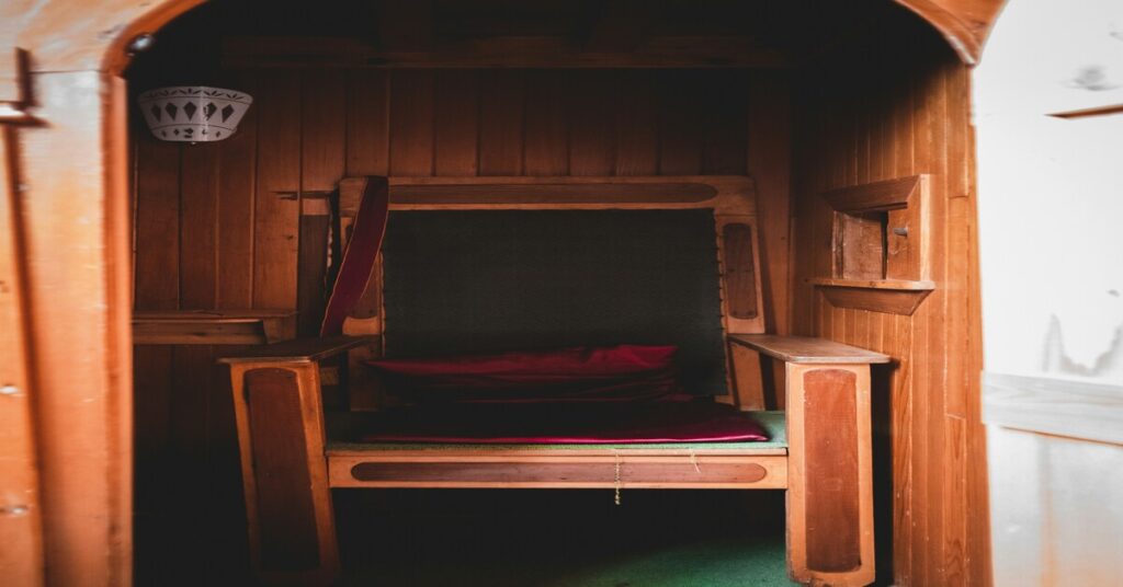 Quiet solo travel retreats in the US that feel safe and affordable for first-time travelers seeking peace