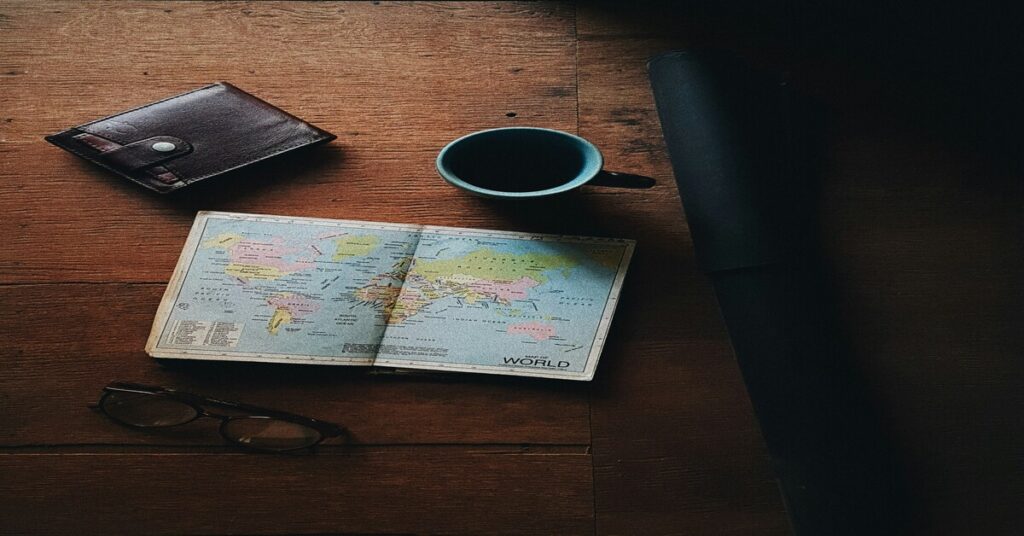 Solo travel anxiety before the first trip to the USA 1 Solo travel anxiety before first the trip to the USA first time traveler looking at map or guide