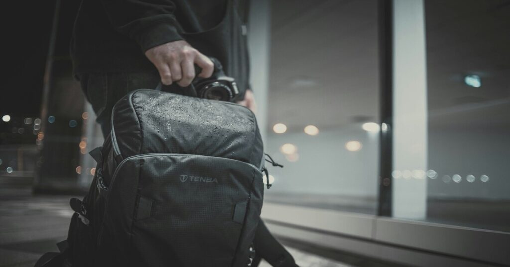 How Pickpockets Target Tourists While Traveling 5 Why Certain Backpacks Change Criminal Decisions