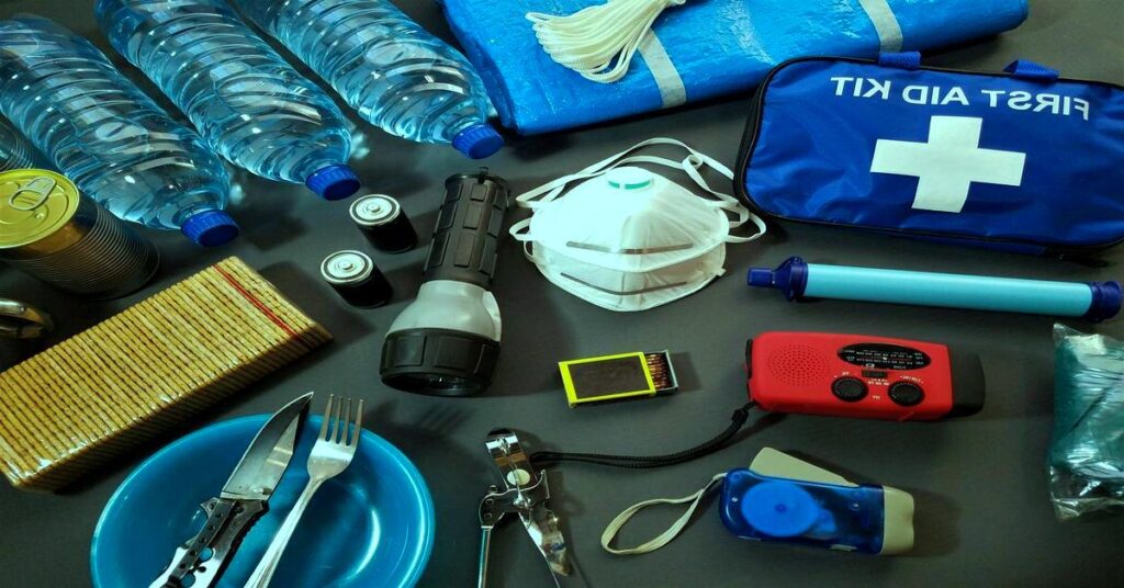 9 Best Solo Road Trips in the USA for Safe Scenic Travel 5 car travel essentials road trip gear charger safety kit