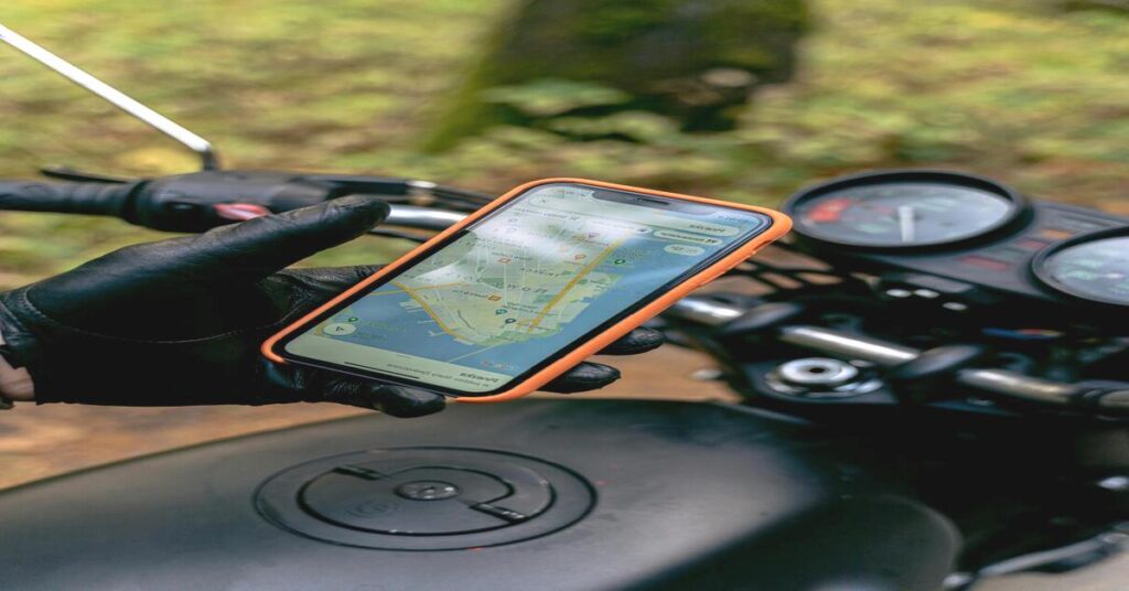 Best Personal GPS Tracker for International Travel: Top 3 3 Hands tracking app phone map travel route real time coordinates