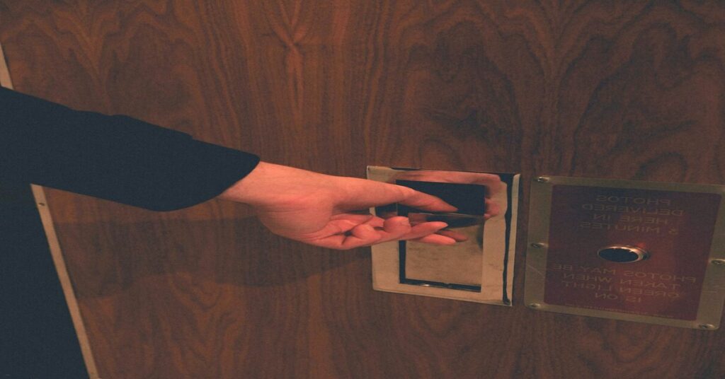 π Best Travel Door Lock for Inward Opening Doors (2026 Guide) 3 Hotel keycard reader flashing light electronic lock system